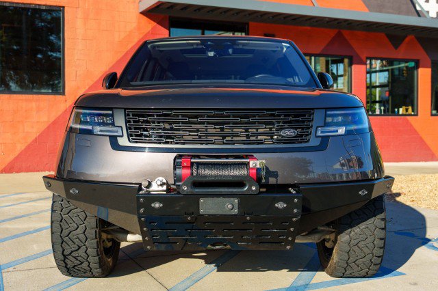 Used 2023 Land Rover Range Rover Long Wheelbase SE AWD/4WD image 2