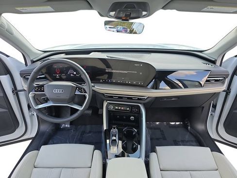 Used 2025 Audi Q5 Premium Plus w/ Premium Plus AWD/4WD image 9