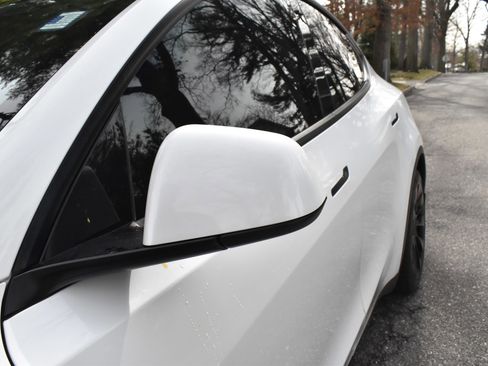 Used 2021 Tesla Model Y Long Range image 14