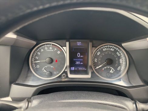 Used 2019 Toyota Tacoma 2WD Double Cab image 15