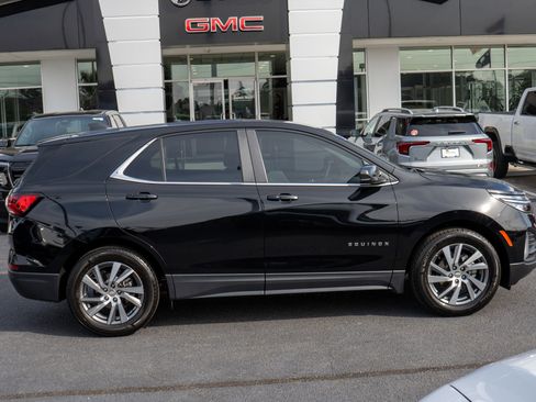 Used 2022 Chevrolet Equinox LT image 2