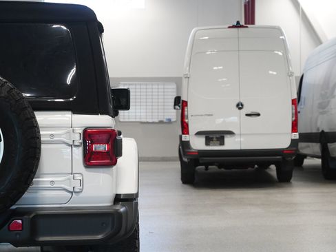 Used 2021 Jeep Wrangler Unlimited Rubicon image 12