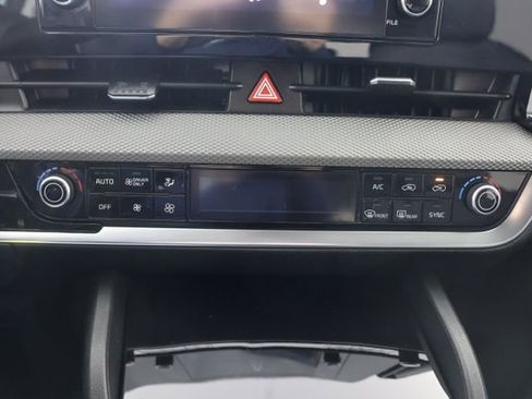 Used 2023 Kia Sportage LX image 15