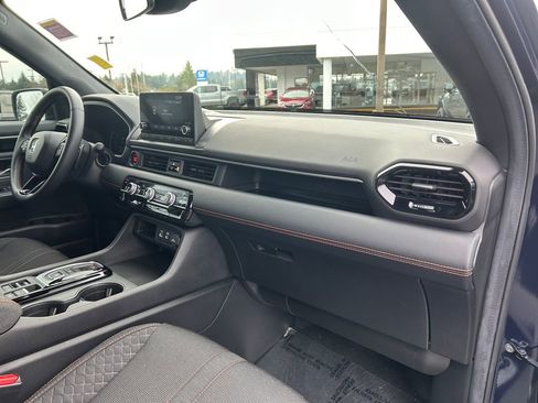 Used 2025 Honda Pilot Sport image 26