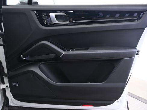 Certified 2022 Porsche Cayenne E-Hybrid image 20