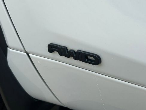 Used 2023 Toyota Highlander XLE image 18