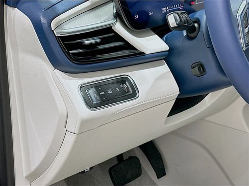 New 2026 Buick Enclave Avenir image 10