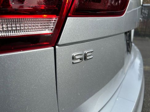Used 2023 Volkswagen Tiguan SE R-Line FWD image 31
