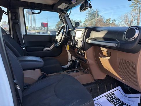Used 2015 Jeep Wrangler Unlimited Sahara w/ Connectivity Group image 14