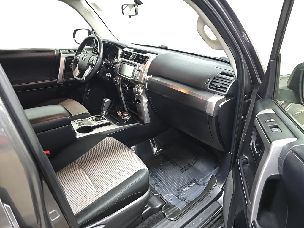 Used 2019 Toyota 4Runner SR5 AWD/4WD image 15