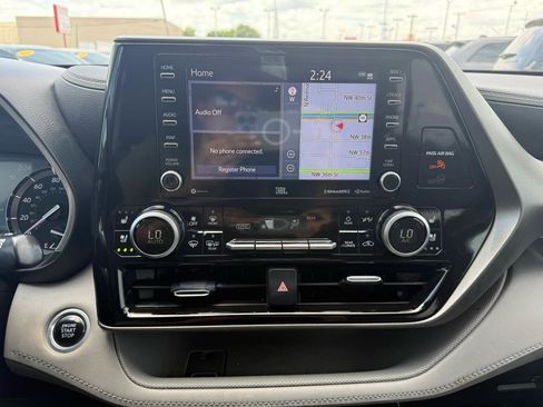 Used 2021 Toyota Highlander Limited FWD image 23