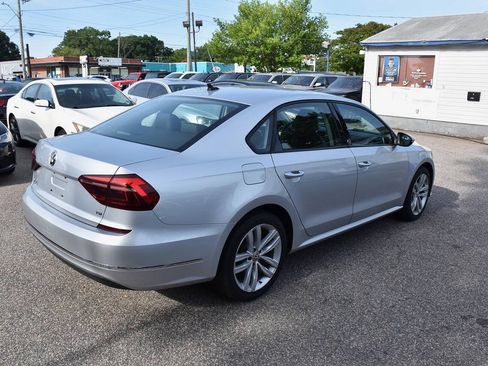 Used 2019 Volkswagen Passat 2.0T Wolfsburg w/ Wheels & Sunroof Package FWD image 5