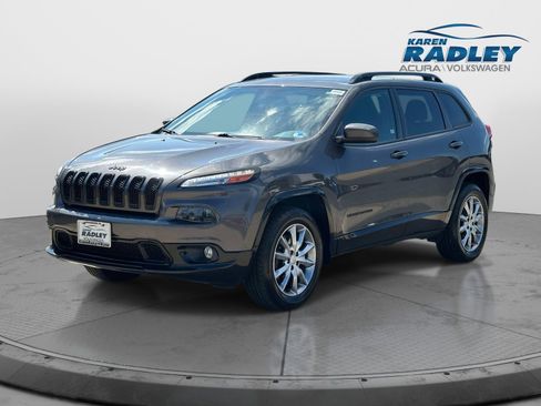 Used 2018 Jeep Cherokee Latitude AWD/4WD image 5