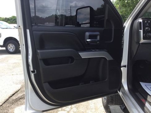 Used 2015 Chevrolet Silverado 2500 LT w/ LT Convenience Package AWD/4WD image 17