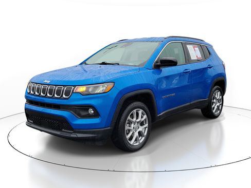 Used 2022 Jeep Compass Latitude AWD/4WD image 2