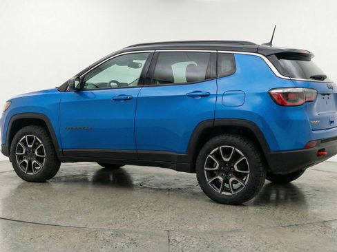 Used 2025 Jeep Compass Trailhawk AWD/4WD image 6