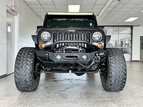 Used 2014 Jeep Wrangler Unlimited Rubicon w/ Max Tow Package AWD/4WD image 4