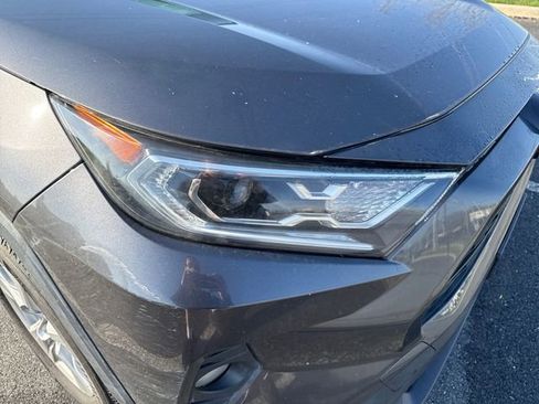 Used 2019 Toyota RAV4 XLE w/ Carpet Mat Package AWD/4WD image 12