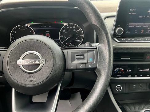 Used 2023 Nissan Rogue SV AWD/4WD image 12