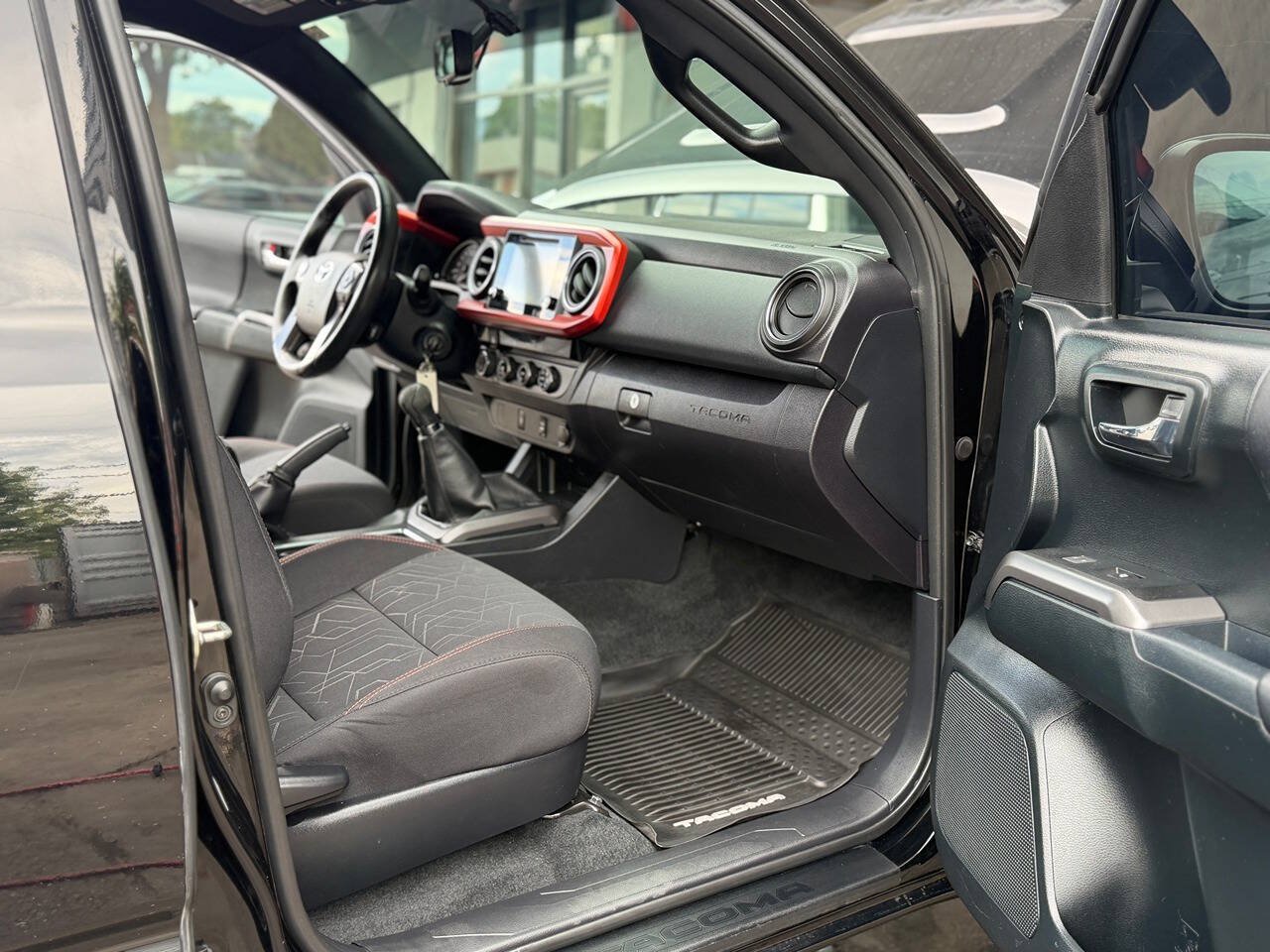 Used 2017 Toyota Tacoma TRD Sport w/ Tow Package AWD/4WD image 39