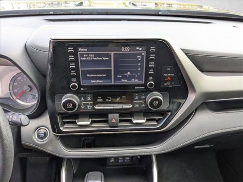 Used 2022 Toyota Highlander L image 10