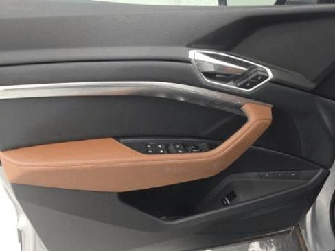 Used 2022 Audi e-tron Premium AWD/4WD image 19