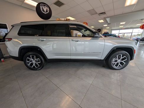 New 2024 Jeep Grand Cherokee L Limited AWD/4WD image 2