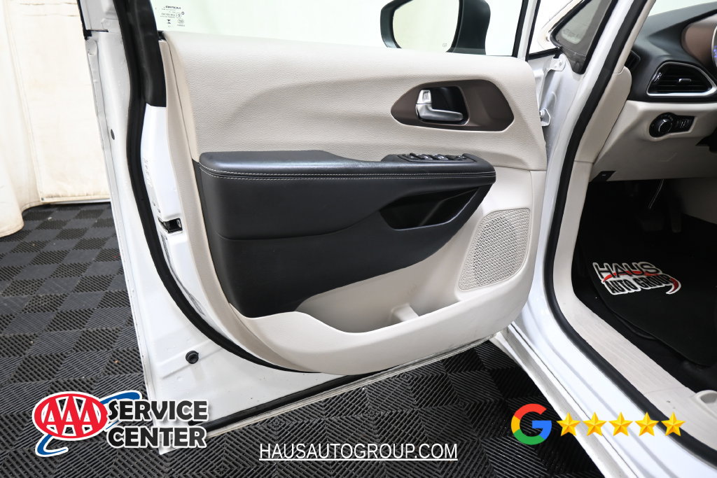 Used 2023 Chrysler Voyager LX FWD image 23