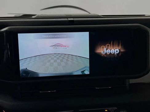 Used 2024 Jeep Gladiator Sport AWD/4WD image 14