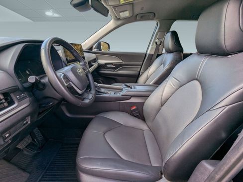 Used 2024 Toyota Grand Highlander XLE image 5