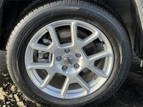 Certified 2022 Jeep Renegade Latitude w/ Convenience Group image 7