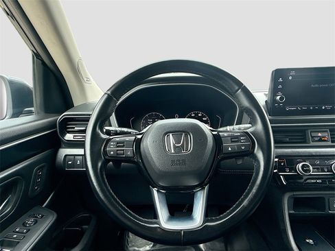 Used 2024 Honda Pilot Touring image 11