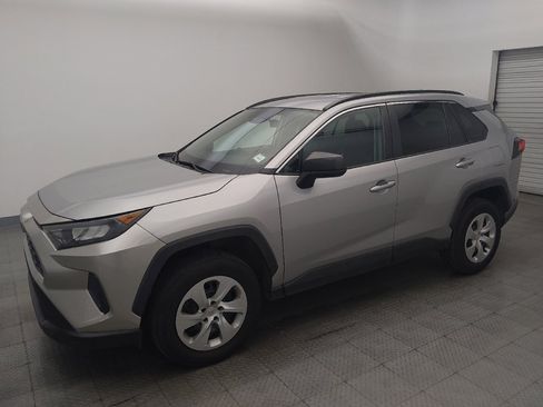 Used 2019 Toyota RAV4 LE image 2