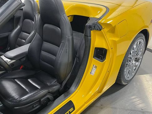 Used 2005 Chevrolet Corvette Convertible w/ Preferred Equipment Group RWD image 58