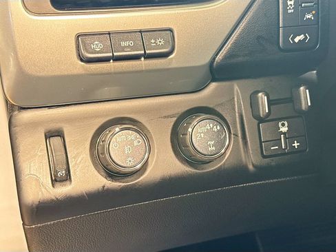 Used 2019 Chevrolet Suburban Premier AWD/4WD image 10