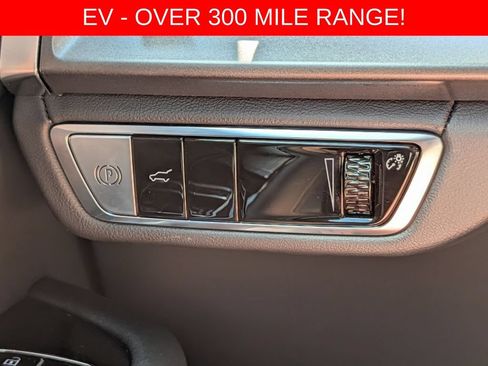 Used 2026 Cadillac Vistiq Sport w/ LPO, Floor Liner Package AWD/4WD image 36