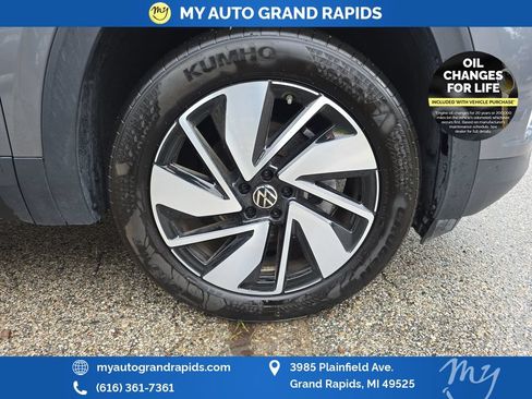 Used 2025 Volkswagen Atlas SE AWD/4WD image 41