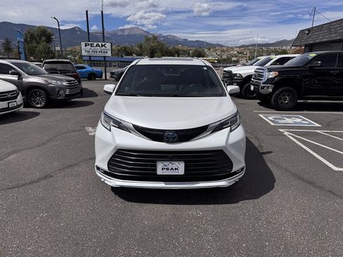 Used 2022 Toyota Sienna Limited AWD/4WD image 2