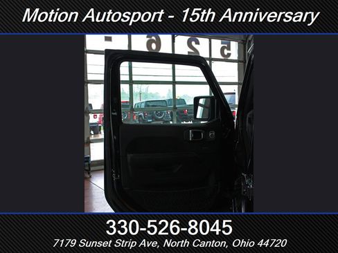 Used 2018 Jeep Wrangler Unlimited Sahara w/ Uconnect 4C Nav & Sound Group AWD/4WD image 17