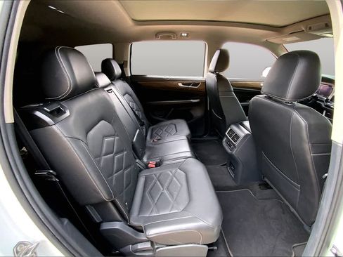 Used 2024 Volkswagen Atlas SE FWD image 20