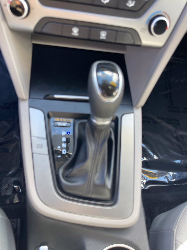 Used 2017 Hyundai Elantra SE FWD image 18