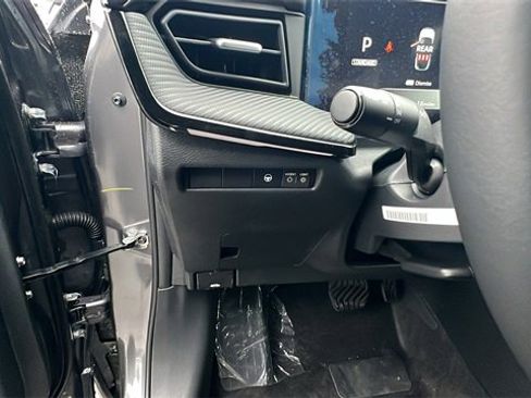 New 2025 Nissan Kicks SR w/ Illumination Package image 32