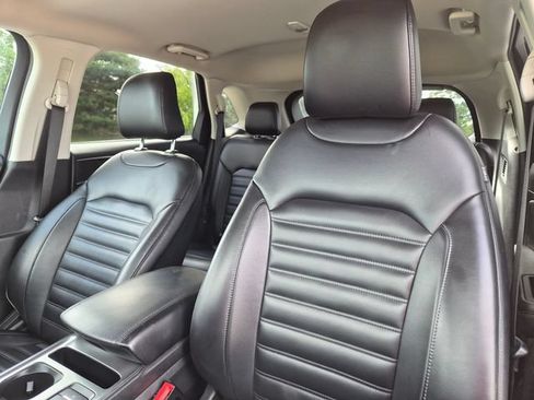 Used 2022 Ford Edge SEL AWD/4WD image 16
