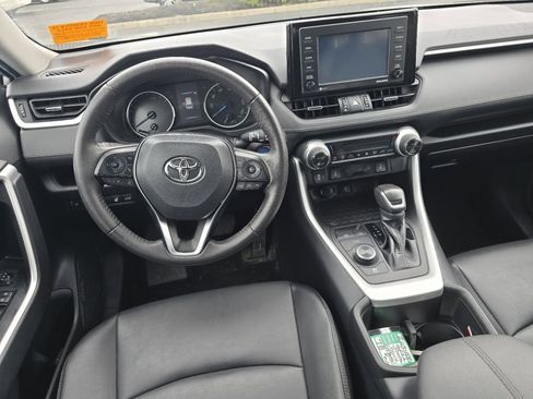 Used 2022 Toyota RAV4 XLE Premium image 12