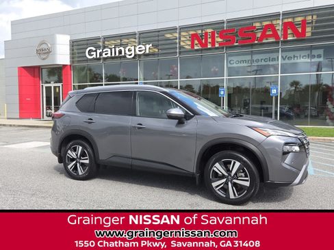 Used 2025 Nissan Rogue SL w/ Tech Package FWD image 1