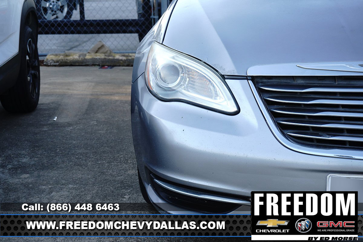 Used 2013 Chrysler 200 Touring FWD image 7