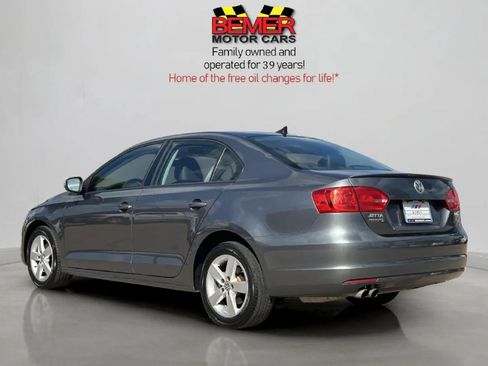Used 2012 Volkswagen Jetta TDI image 3