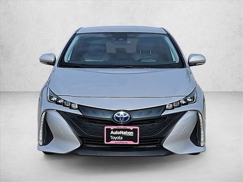 Used 2022 Toyota Prius Prime LE image 2