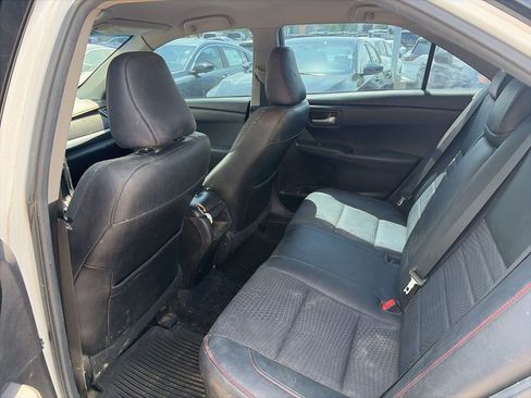 Used 2015 Toyota Camry SE FWD image 9
