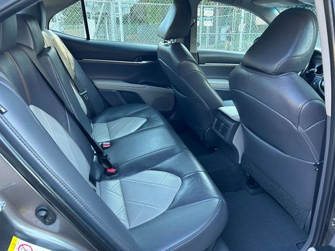 Used 2019 Toyota Camry XLE FWD image 15